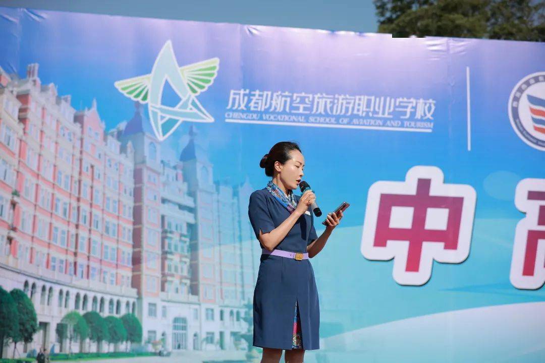 在中高职衔接活动上,四川西南航空职业学院副院长刘萍女士致欢迎词