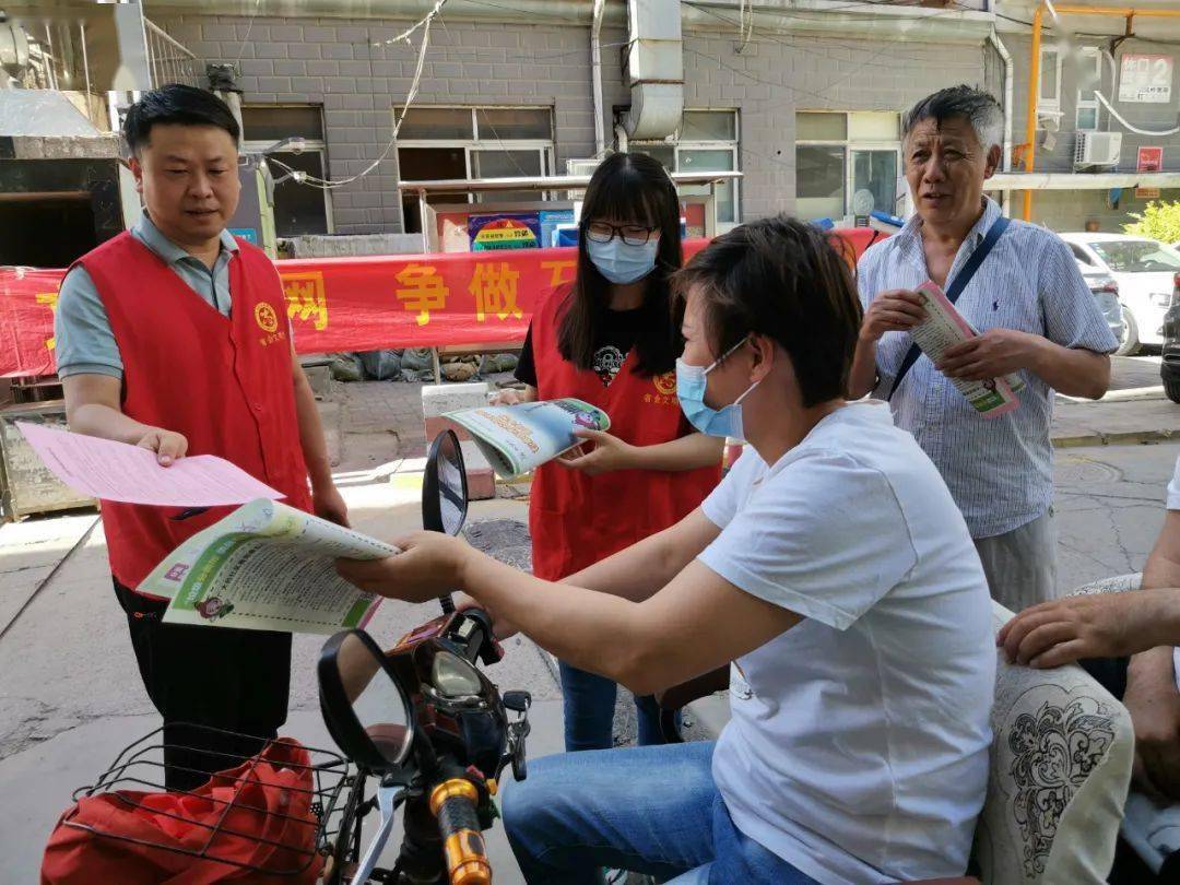 網絡文明建設石家莊市委網信辦黨員志願者走進社區開展網絡公益宣傳