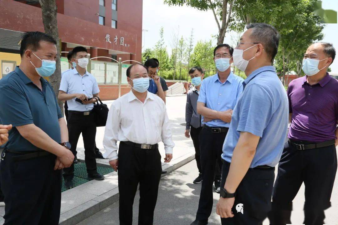 张龙江区长到潍坊四中考点调度高考组织筹备工作
