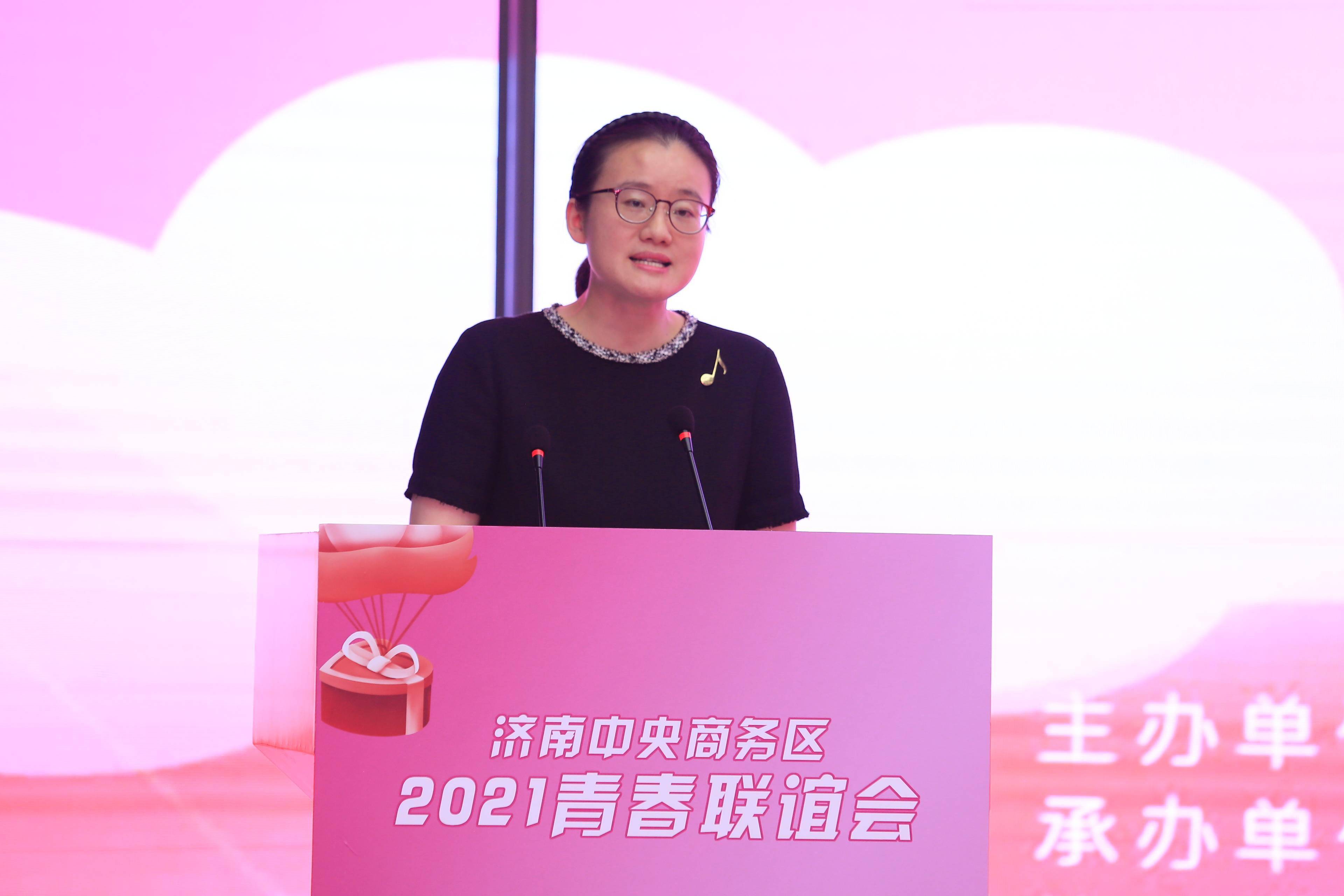 活动现场,共青团济南市委书记张熙,历下团区委副书记李辉共同为"青年