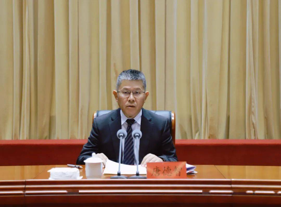 州领导郑建国,文永生,滕建勇,州法院院长,州检察院检察长出席会议.