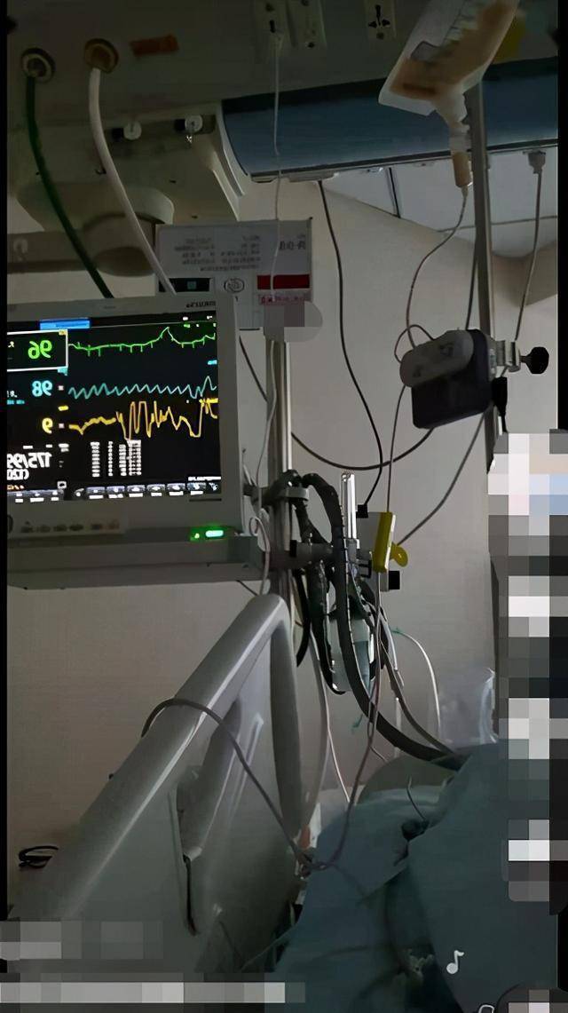 病床照曝光全身插满管子 疑似住进icu_住院