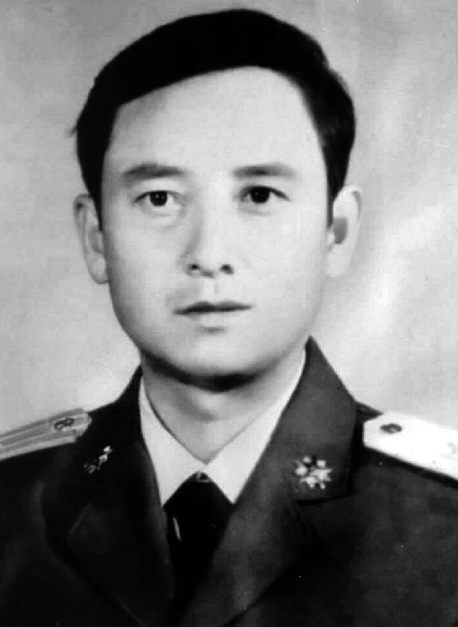 苏宁献身国防现代化的模范干部