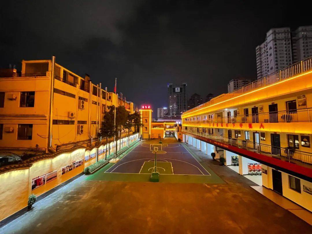 盘龙百年消防救援站霓虹灯下守夜人记昆明市盘龙区宝善街消防救援站