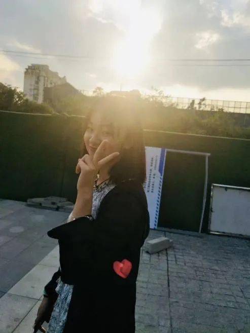 社院人物志博观约取厚积薄发终遇凤凰花开2017级毕业生罗昕怡圆梦厦门