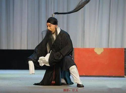 戏曲的甩发功多用于男性角色