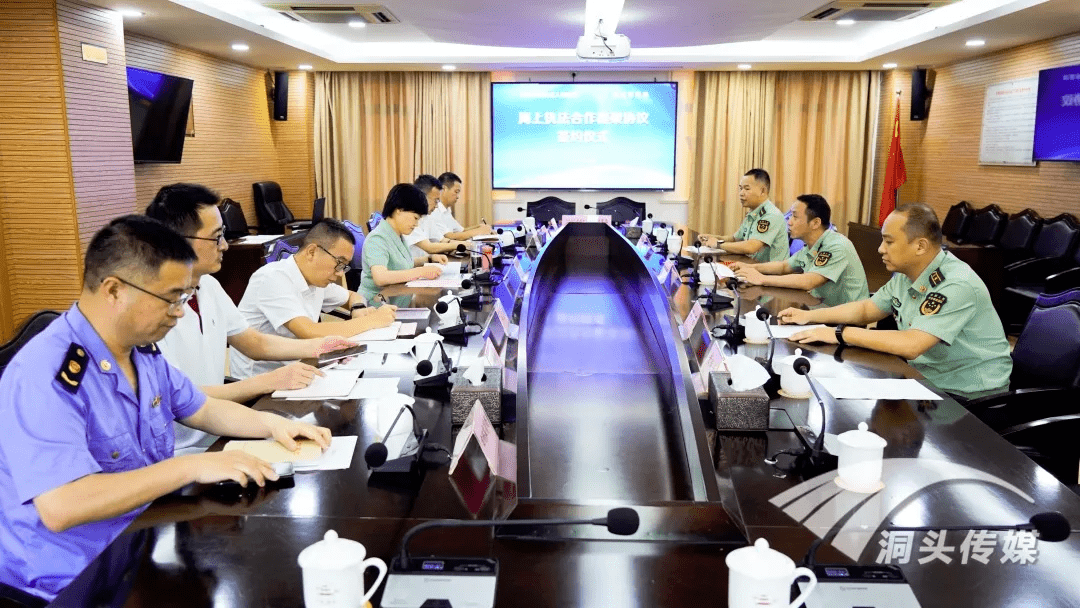 6月7日,区委书记林霞会见温州海警局局长刘志华一行,双方签订了海上
