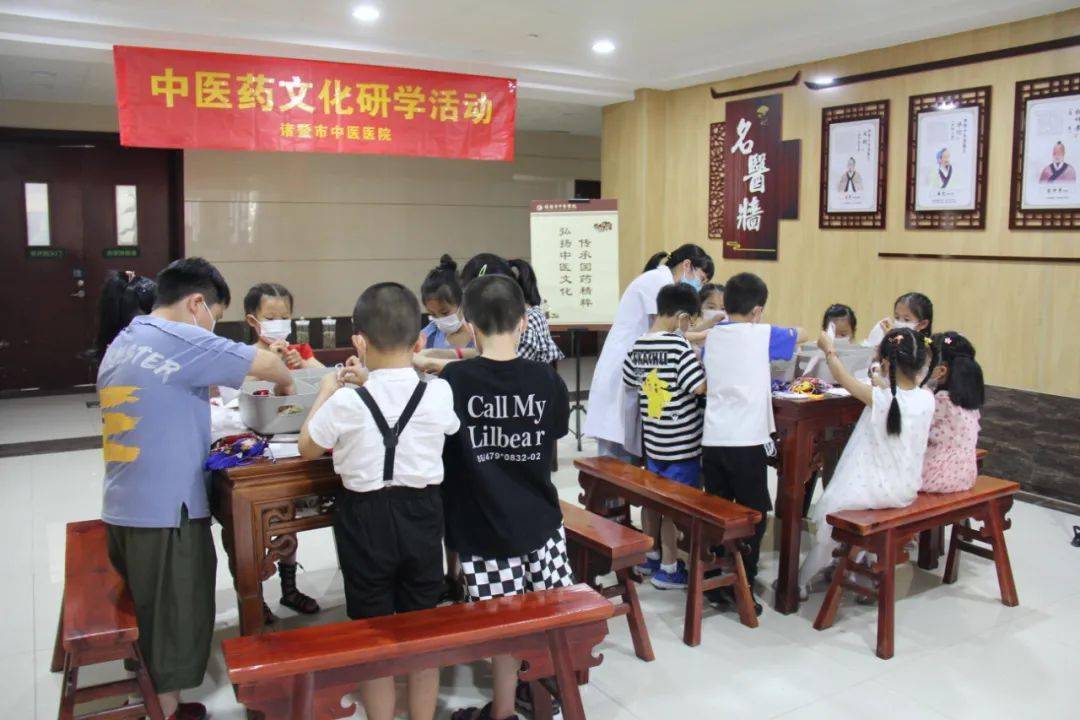 中医药研学之旅开始啦!看看孩子们都学了啥?
