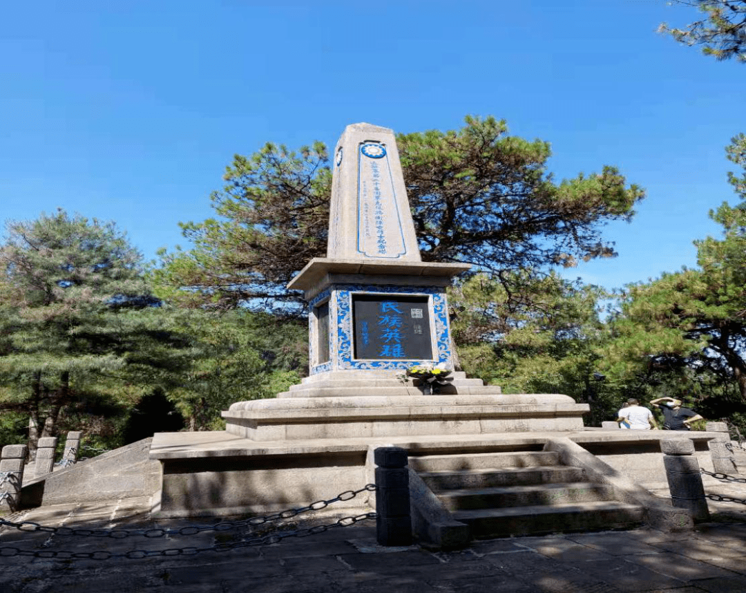 人大代表外出学习不忘党史教育