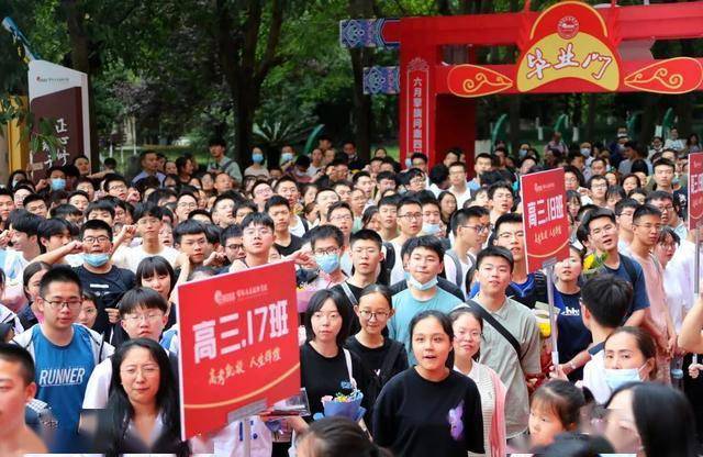 绵阳东辰国际学校高2021届毕业典礼时间煮雨