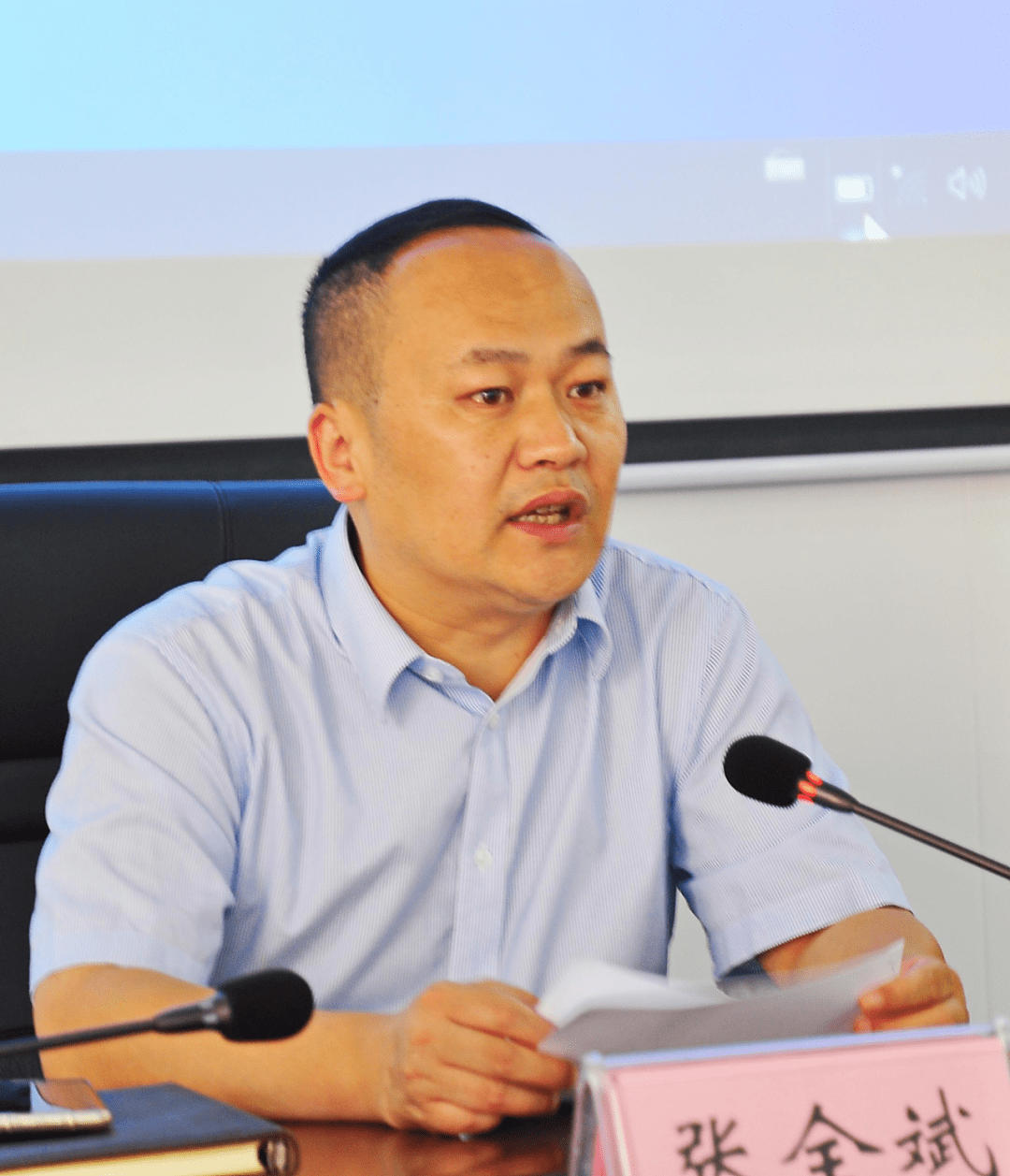 张全斌指出,黄州区组织编写《黄州英雄》作为建党百年的献礼作品,体现