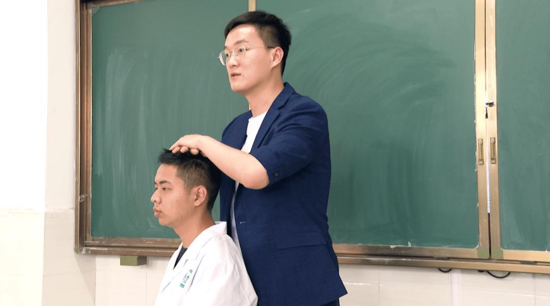 患者一侧或是双侧的上肢出现了麻木,疼痛的感觉,就说明压顶试验为阳性