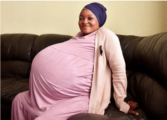 南非一妇女自然受孕产下十胞胎其中5胎顺产5胎剖腹产 西索尔