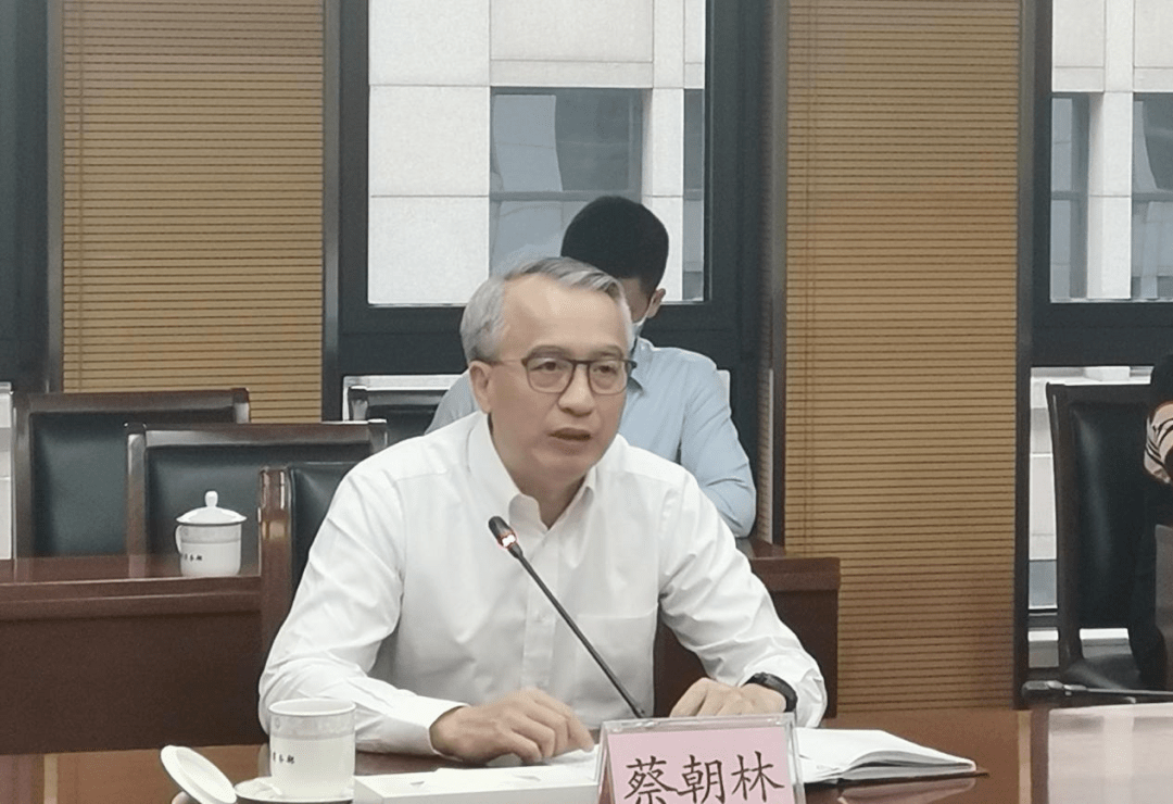 蔡朝林首先代表贻琴书记,炳军省长向商务部及各位领导表示感谢,他说