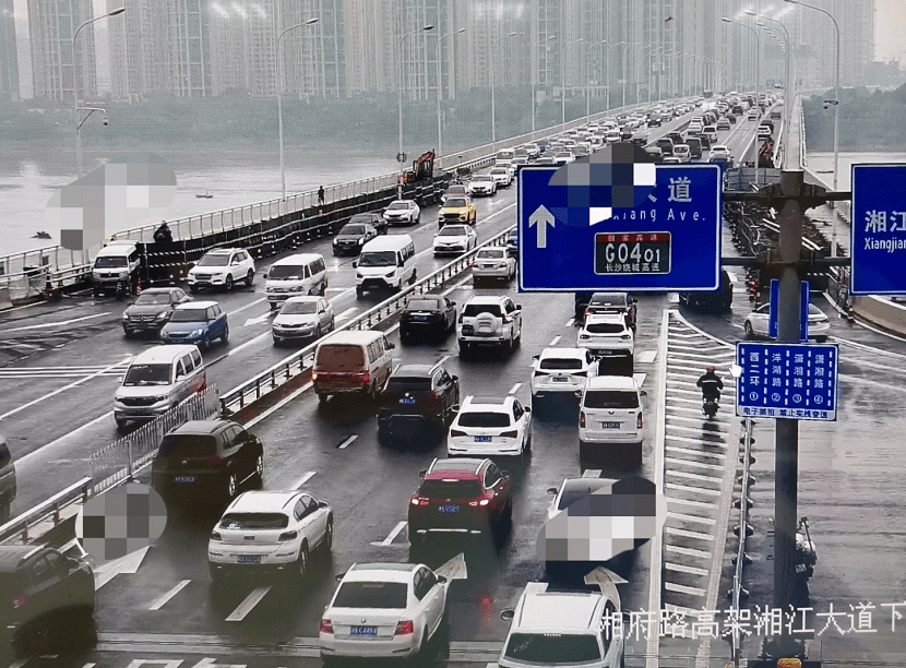 注意长沙城区湘府路大桥东西双向正在占道施工避堵请绕行