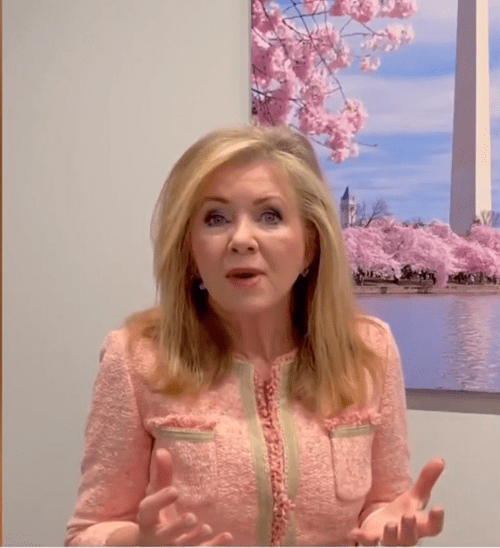 主持人给他播放了一段共和党籍参议员玛莎61布莱克本(marsha