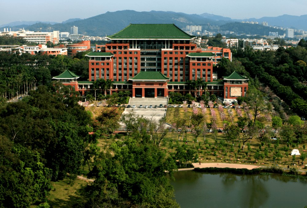 华南农业大学是一所办学110余年的综合性的全国重点大学,省部共建211