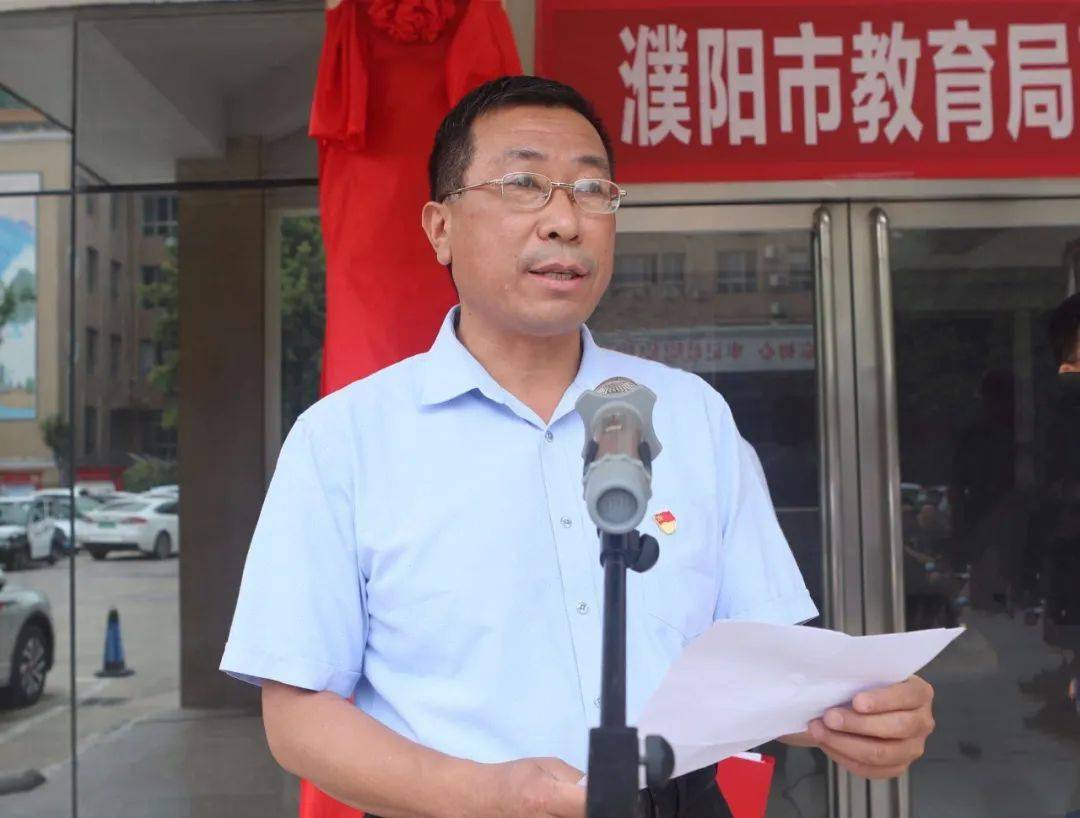 市教育后勤服务中心主任刘洪宾发言刘洪宾:我坚决拥护局党组改革决定