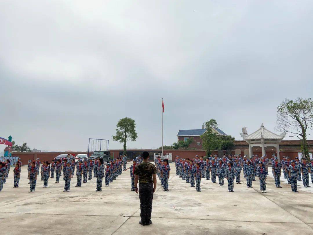 官桥塘上小学举行"国防教育进校园示范点"授牌仪式_南安