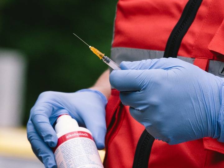 欧盟半数成人已接种新冠疫苗世卫组织提醒别大意 汉斯 克卢格