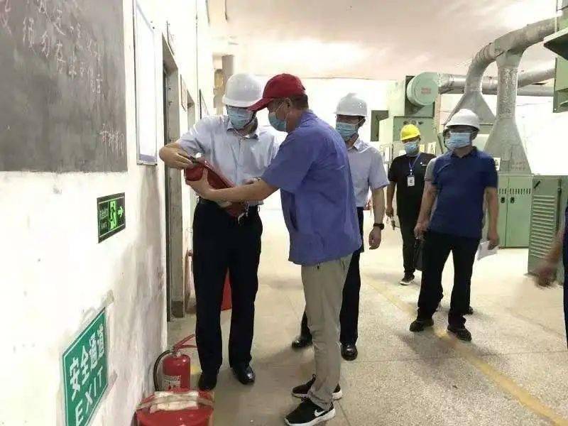 卫东区区长张伟,常务副区长李彩霞舞,钢市市长朱志骞,副市长唐巍巍