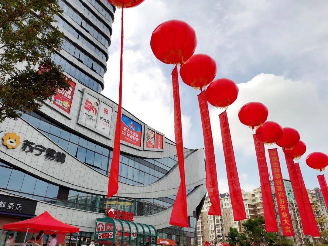 人挤人贵港客世界购物中心终于开业去逛逛吗