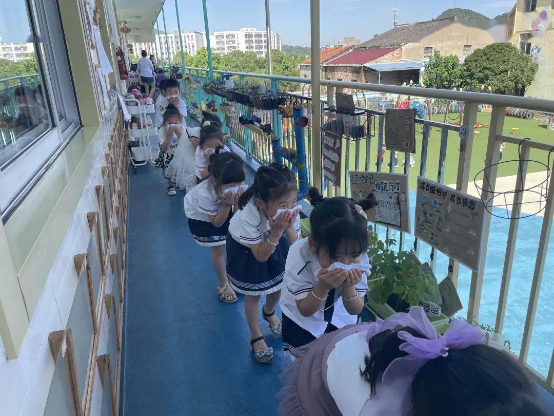 2021年5月31日,南城中心幼儿园开展全园消防应急疏散演练活动.