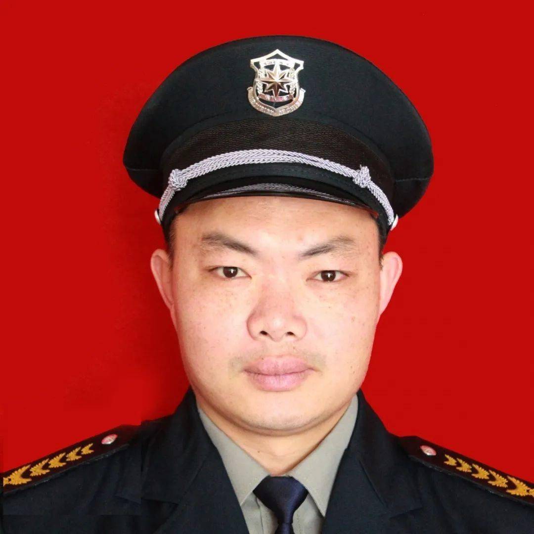 他先后获得福建省保安宣传工作"先进个人",泉州市"优秀保安员",泉州市