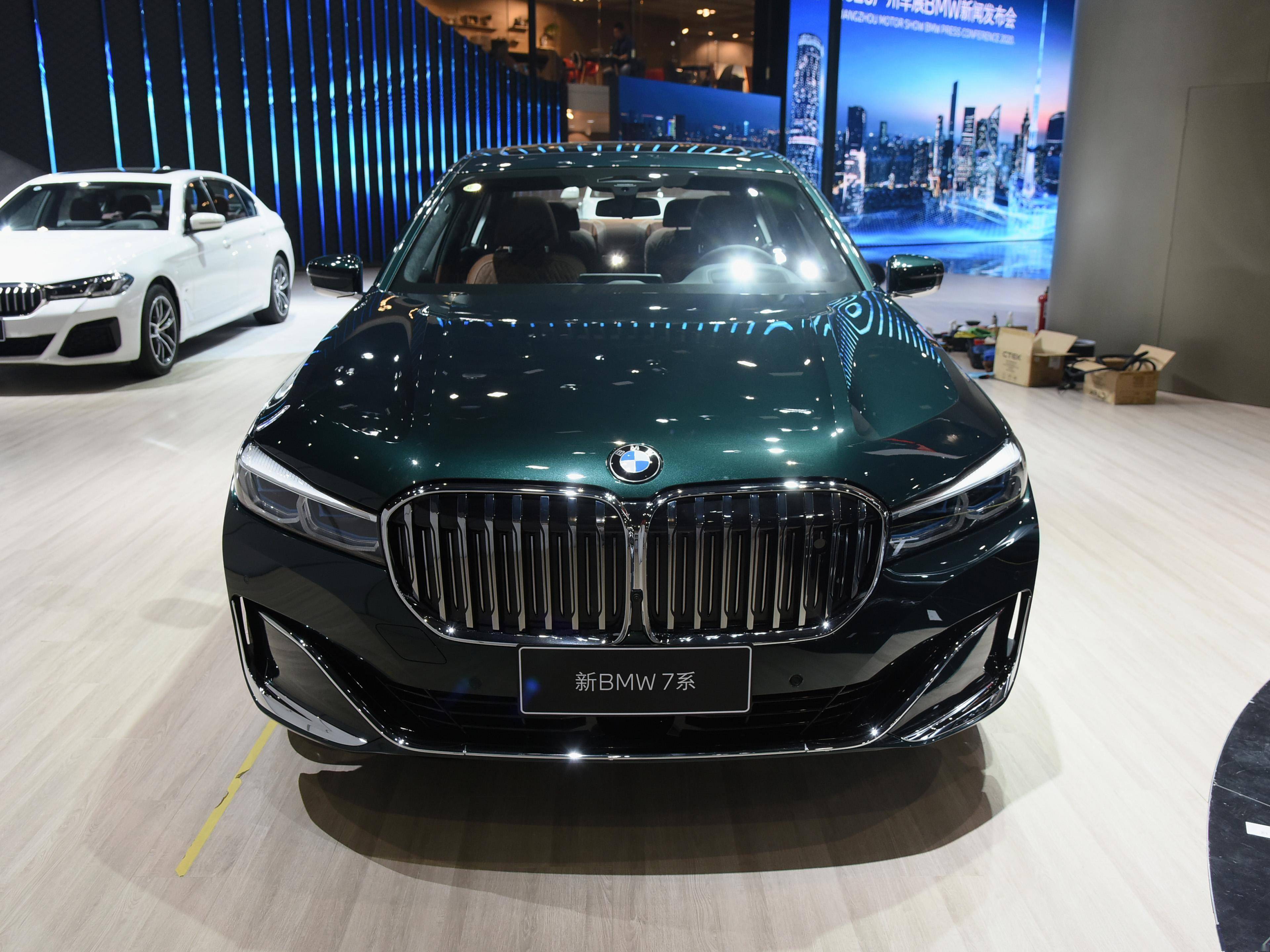 搭20t引擎宝马7系低配值得买吗性价比高吗