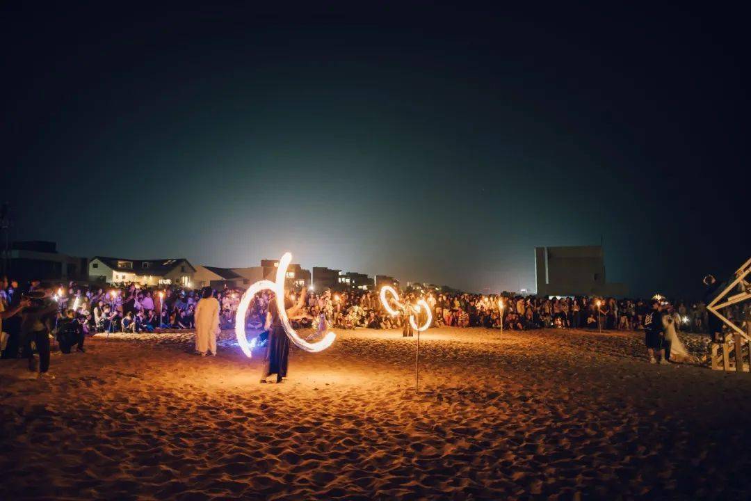 海边巡游篝火回到原始点燃浪漫野蛮生长