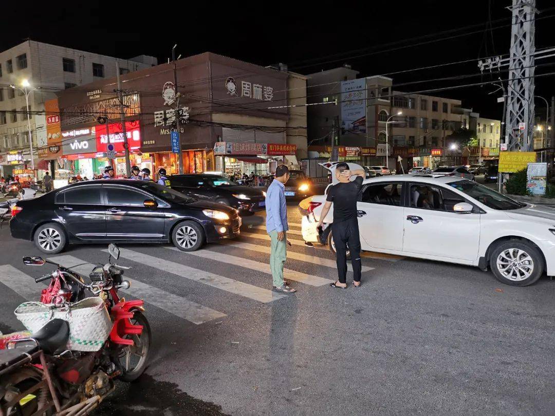 突发惠安东岭十字路口又发生一起事故后杠都快掉了