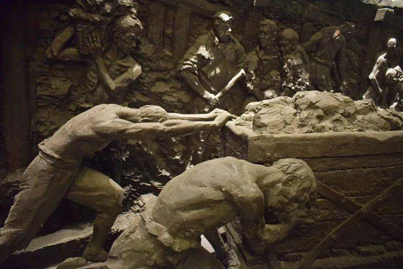 1963年9月,矿工墓开始挖掘整理对外展出.