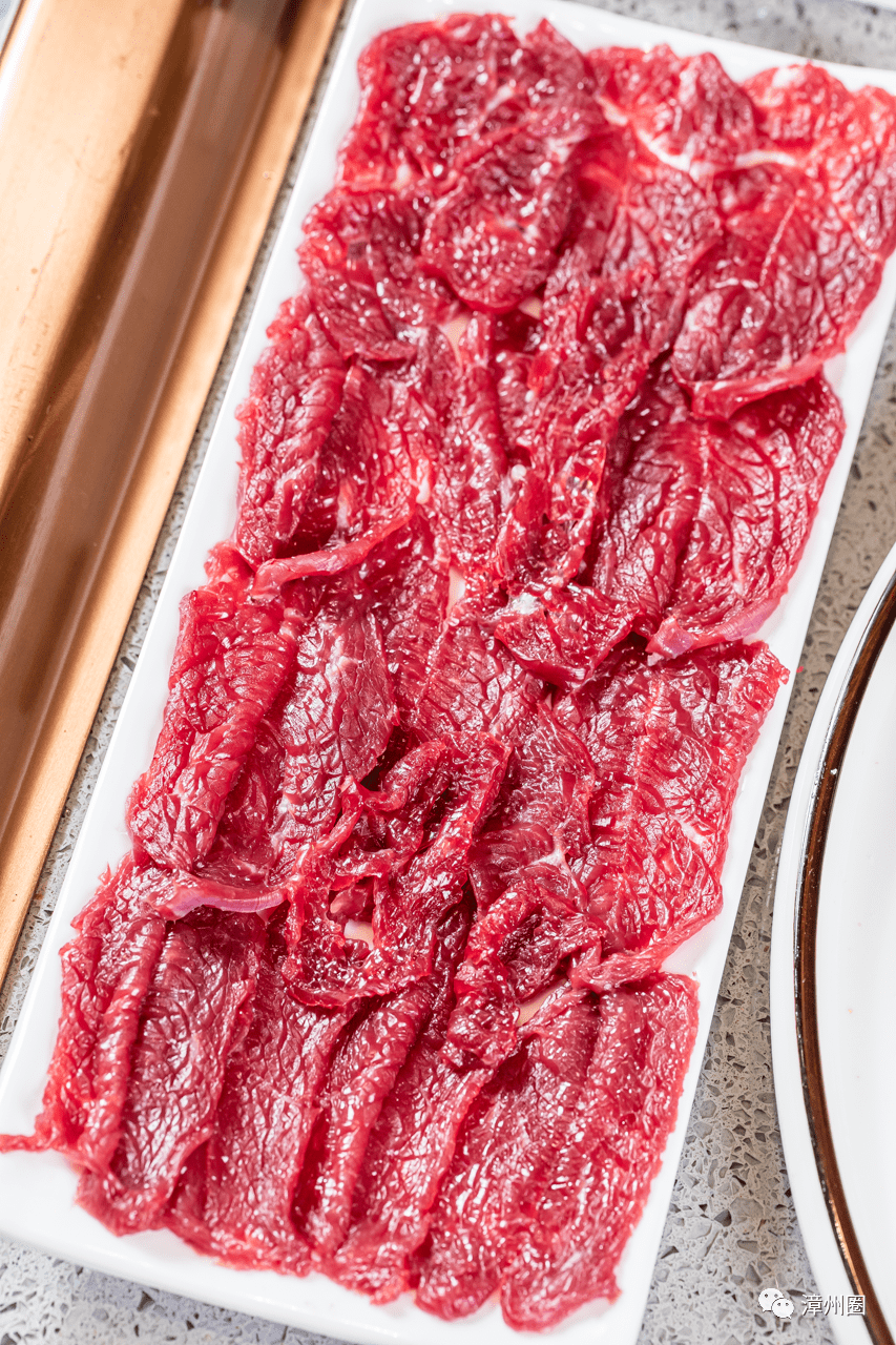 新鲜的鸵鸟肉,只要看一眼食肉党立马沦陷,忍不住咽口水!