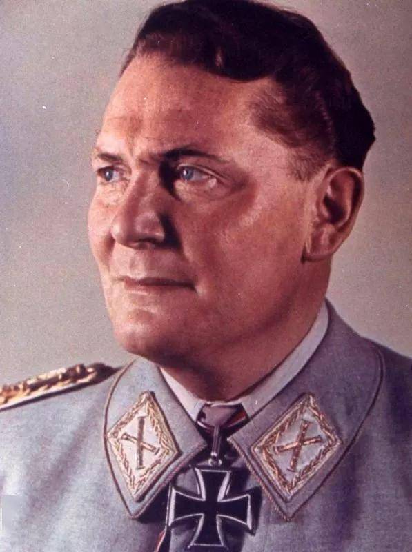 希特勒的接班人,帝国元帅二号人物戈林,为何服毒自尽谁给的毒药_空军