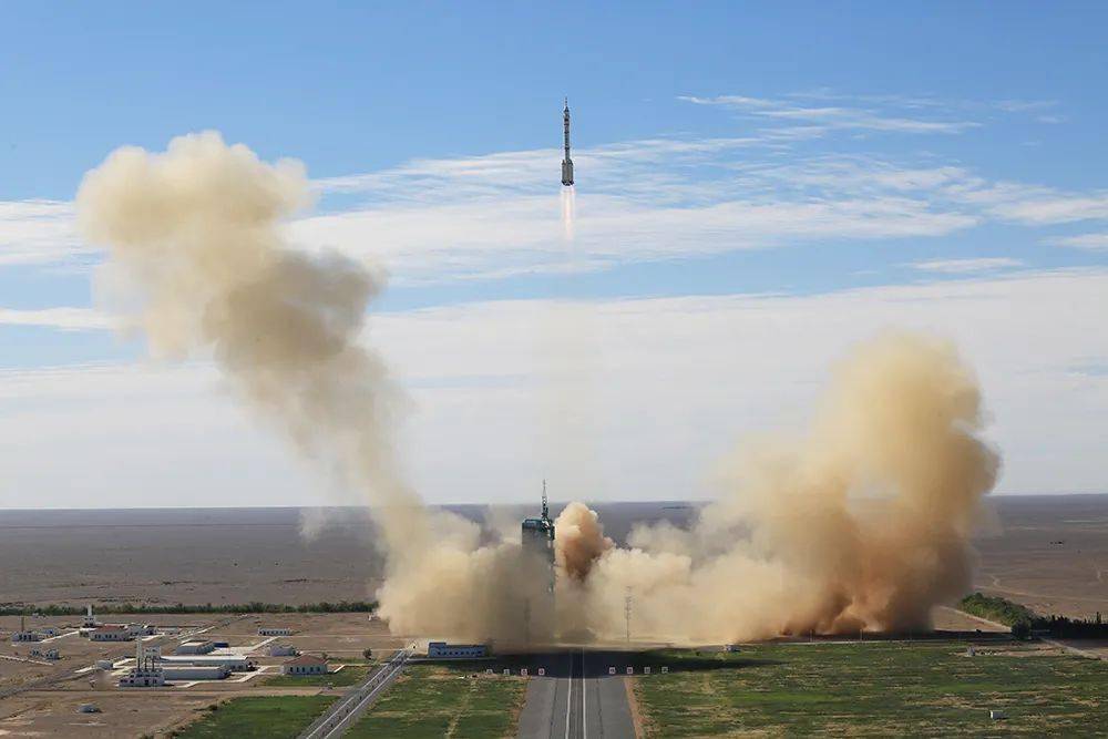 运载火箭|多图直击 | 神舟十二号载人飞船发射成功，空间站迎来首批“入驻人员”