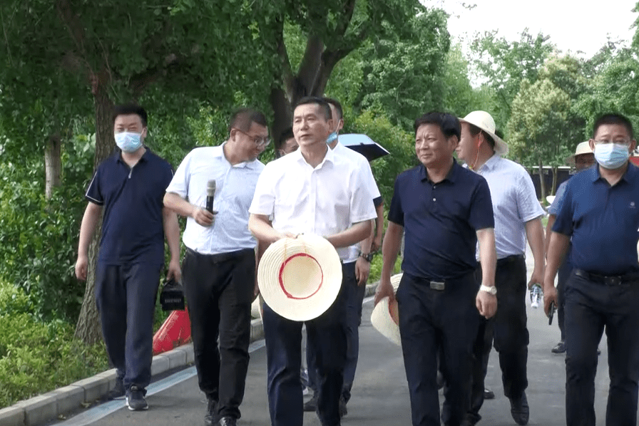 市委常委,市委办公室主任徐小林,副市长董庭及武汉,安陆两地二十多位