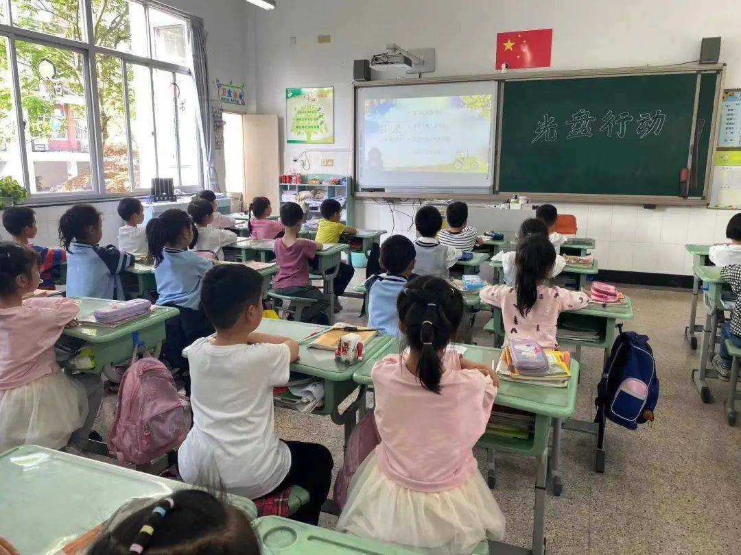 勤俭节约心向党争做光盘超级星托阳小学开展节约粮食系列活动