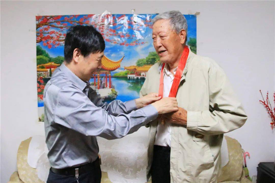 杨永禄,1937年12月出生在辽宁省抚顺市本溪县一个煤矿工人家里.