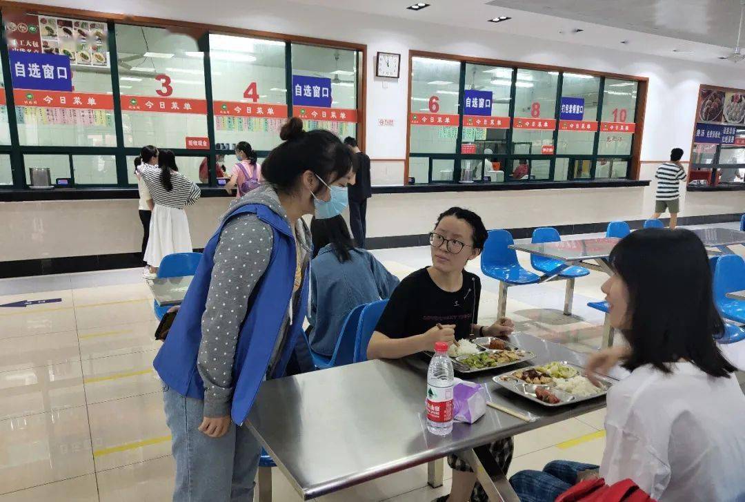我为同学做件事上海行健职业学院学生会餐饮管理委员会在行动