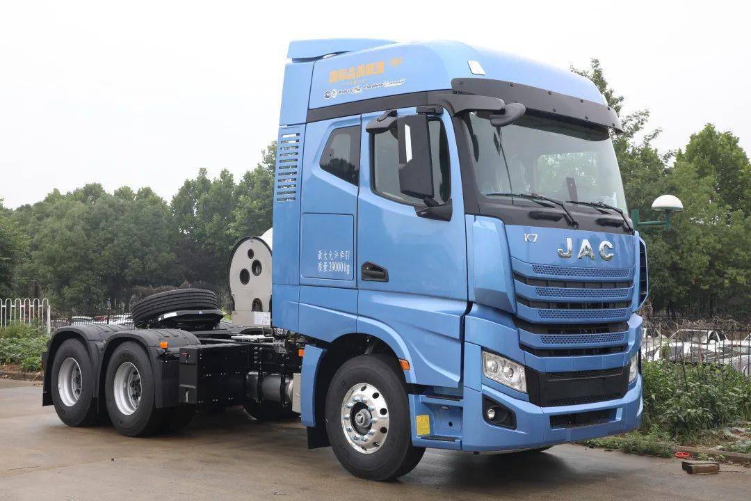 重新定义燃气重卡江淮跨越k7大马力天然气amt牵引车全球首发