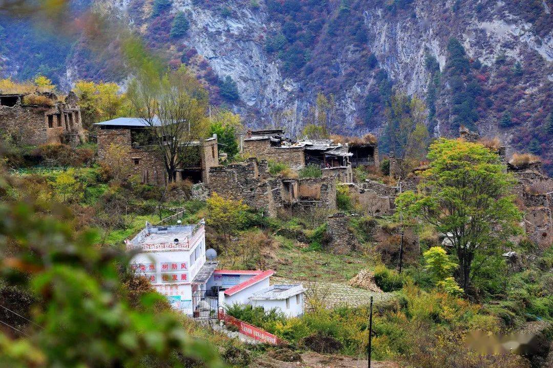 中国少数民族特色村寨刻在羌山深处的乡愁余家沟村