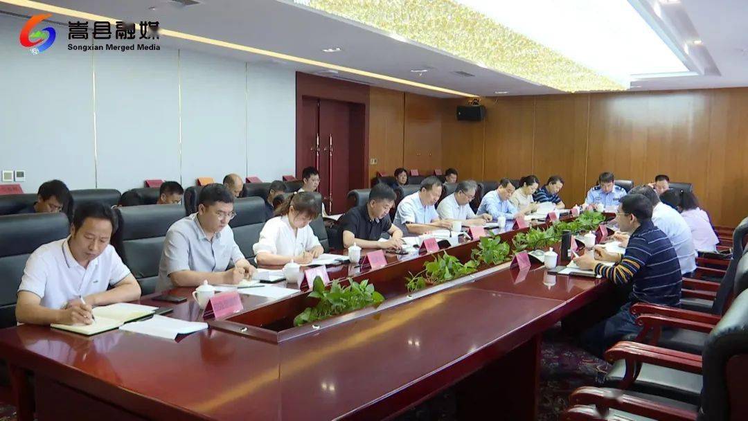 座谈会上,副县长符永帅汇报了我县公园广场管理情况,与会人员对《条例
