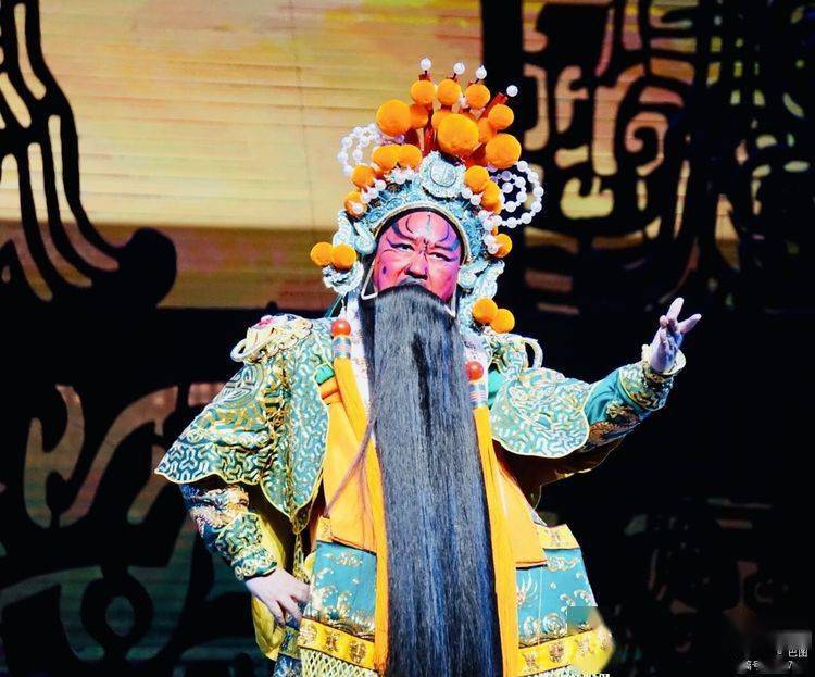 演绎关羽波澜壮阔一生豫剧义薄云天演出掌声一浪高过一浪