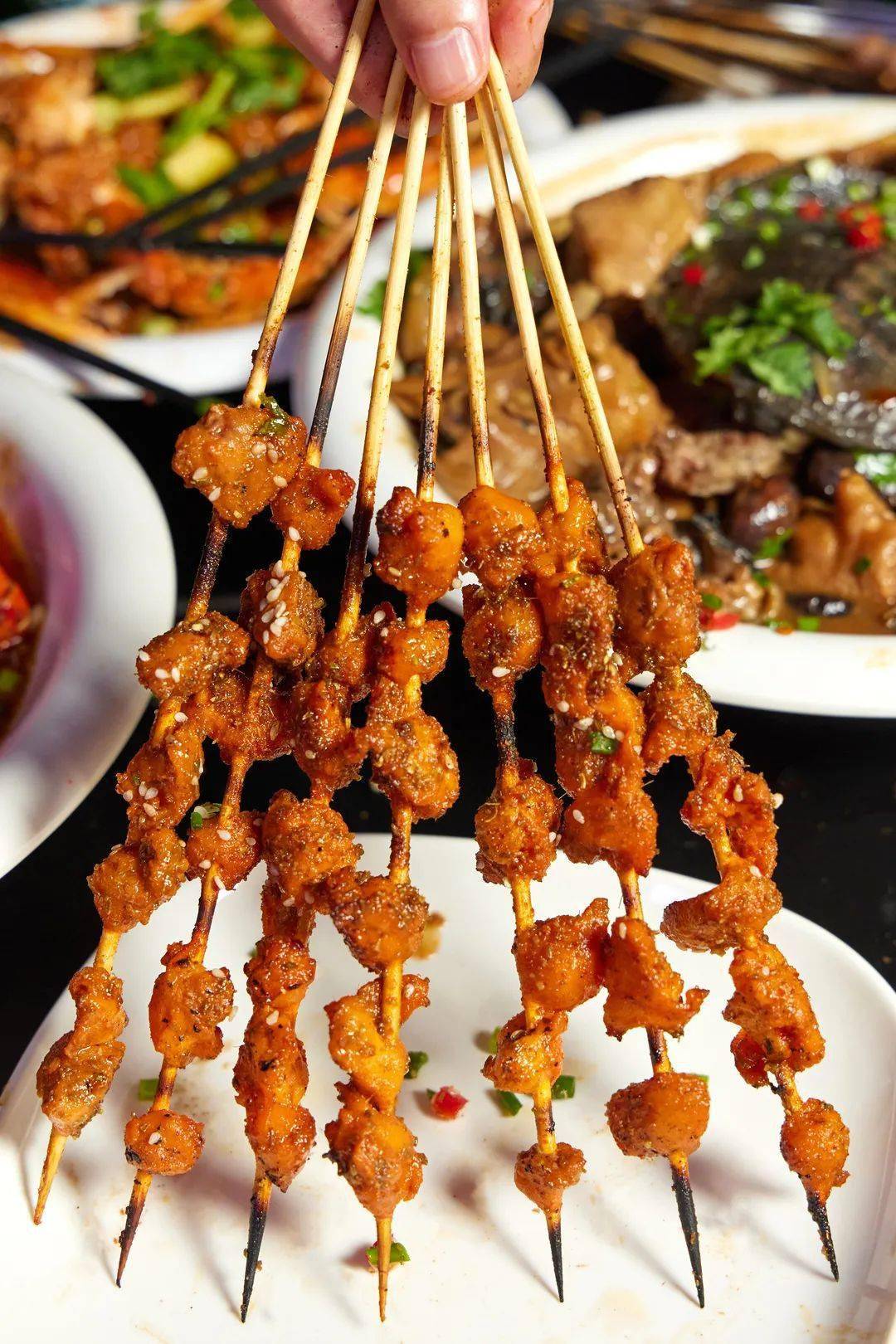 朋友凌晨1点骗我来逛街居然是为了建设路这家烧烤店