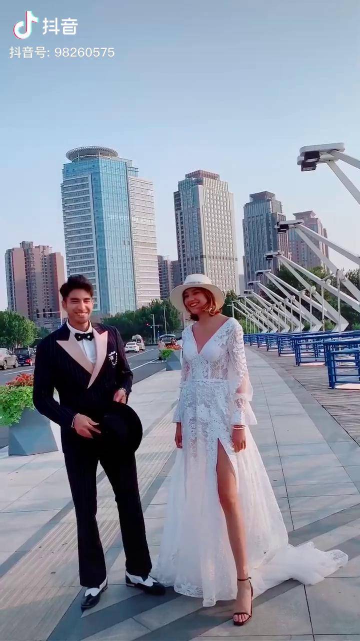 大叔aaben又在造谣了精致女孩牙上的只能是口红对吧莎莎kawsarayy