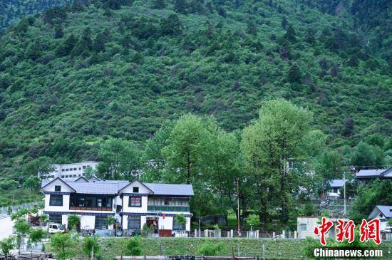 总站联合主办的"寻访最美戍边人"网络主题活动走进山南隆子县扎日乡