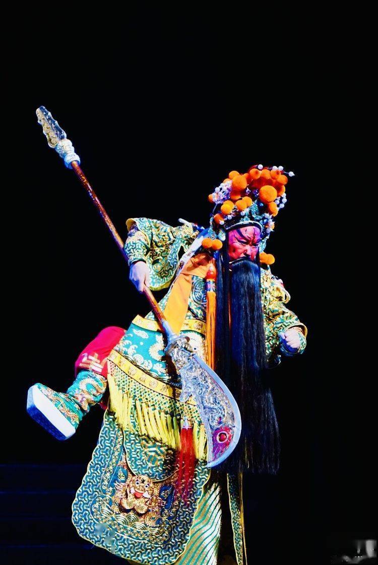 演绎关羽波澜壮阔一生豫剧义薄云天演出掌声一浪高过一浪