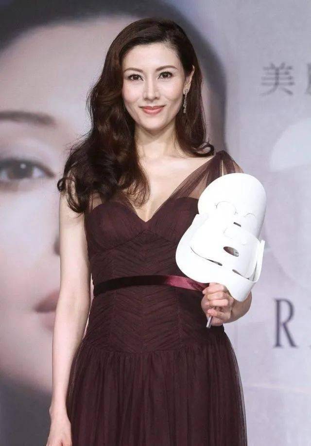 51岁李嘉欣又晒娃 679f9784baa245a1a30283f3732c2a0f.jpeg