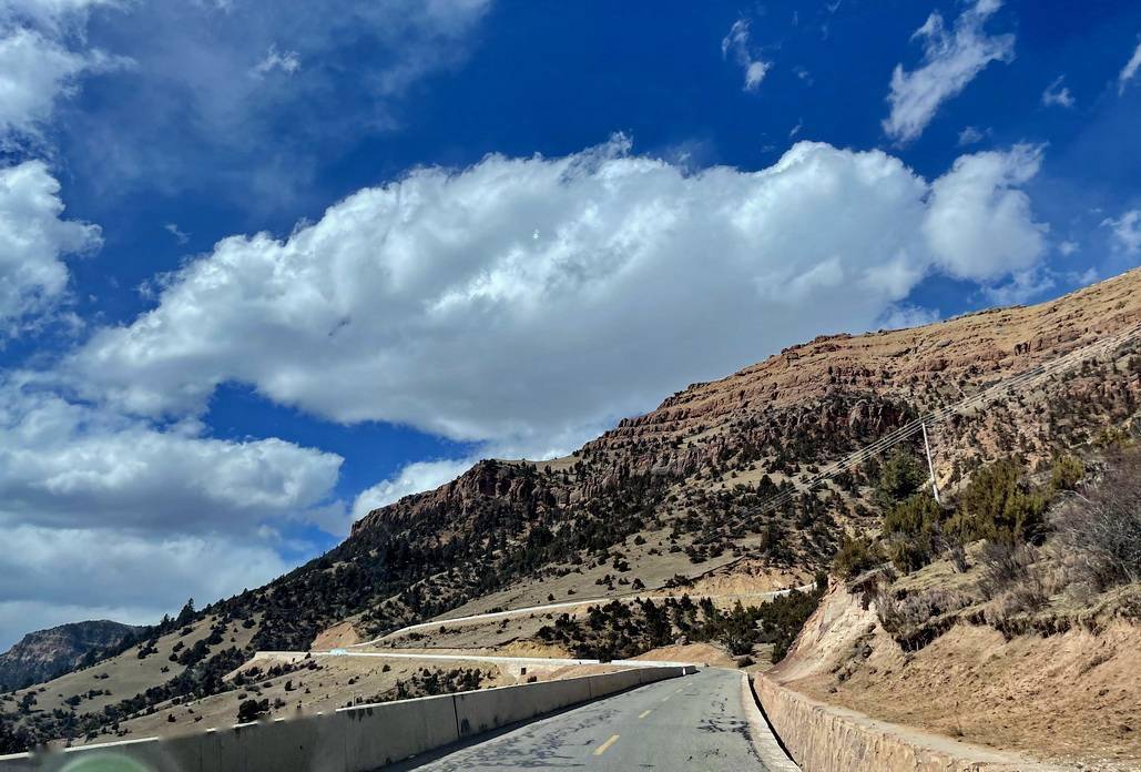 继续行走g349:一条神秘的国道,看山看云,回味世界上最贵桃花源