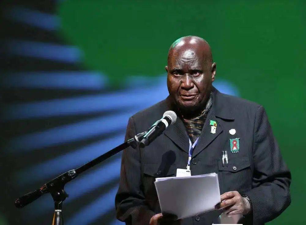 赞比亚开国总统,非洲民族解放运动元老肯尼思·卡翁达因病逝世